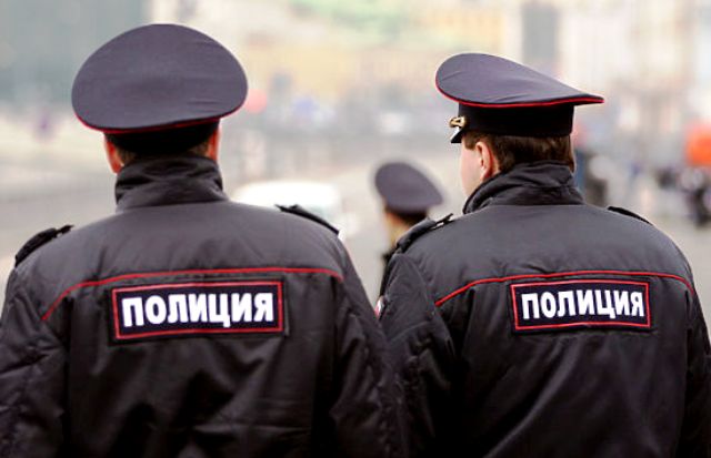 Полицейские выдворили четырёх украинцев