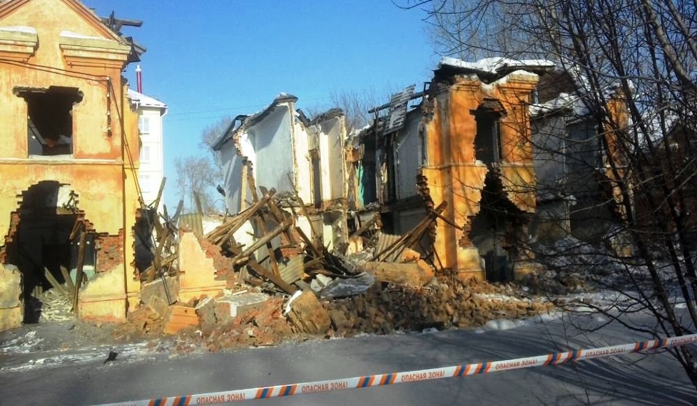 В Омске обрушился аварийный дом